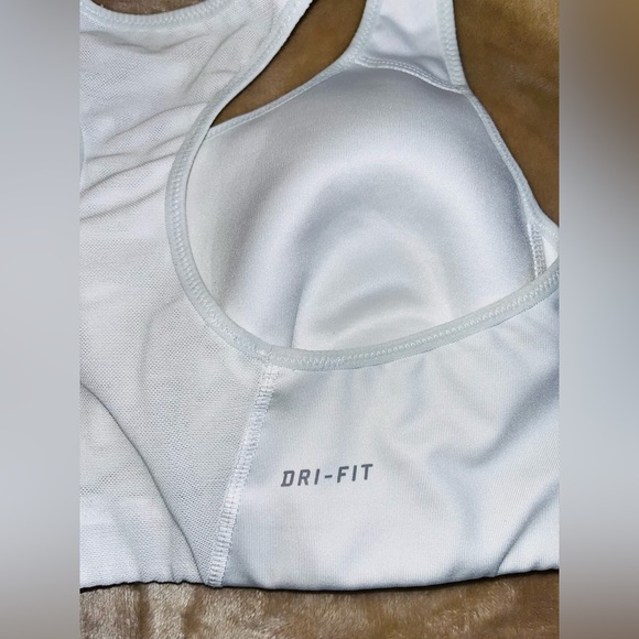 NIKE size S Crop Top White Sports Bra Racer Back Gym Athletic Ladies. - Picture 5 of 9